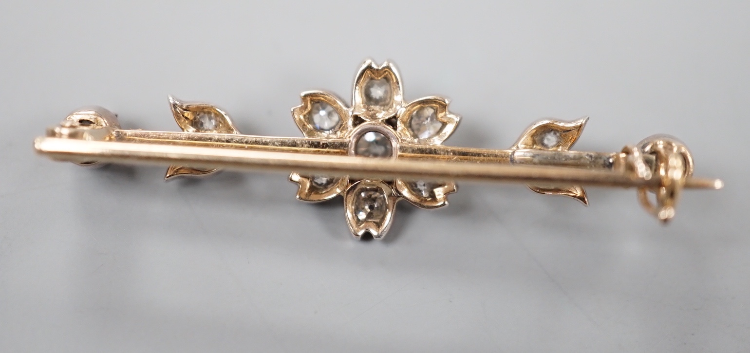 A Victorian yellow metal and diamond flowerhead cluster set bar brooch, 40mm, gross 3.8 grams.